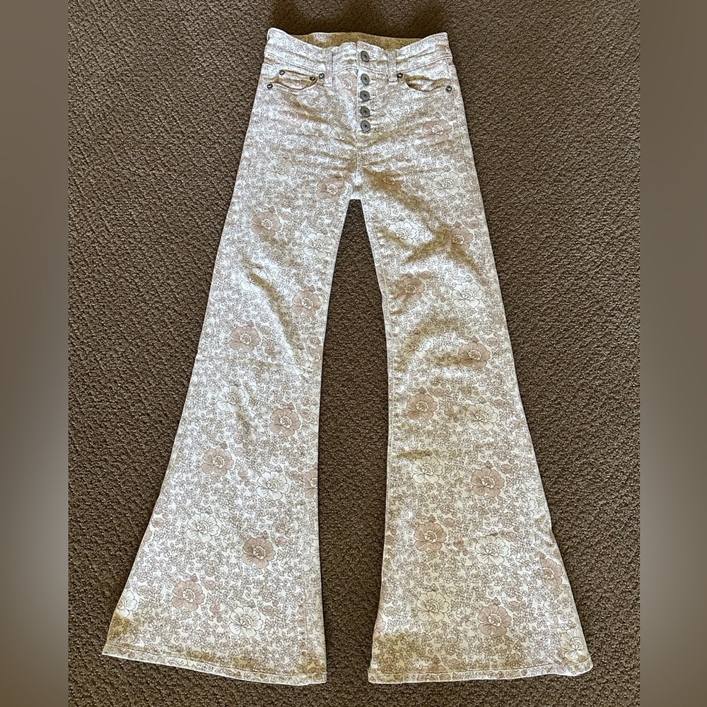 Cream floral American Eagle flare jeans